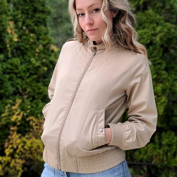 Vintage 80s Mod Tan Jacket w/ Shoulder Straps Cool Stitching Mock Neck Bomber S - Picture 9 of 14